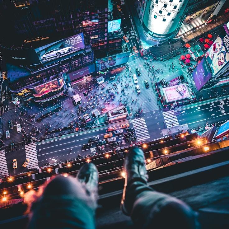 Parents evaluating schools in France